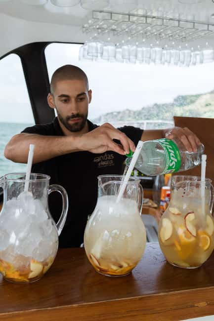 Lisbon: Sunset/Night Boat Party with Open Bar, Snacks & DJ - Open Bar: What You Get for $51