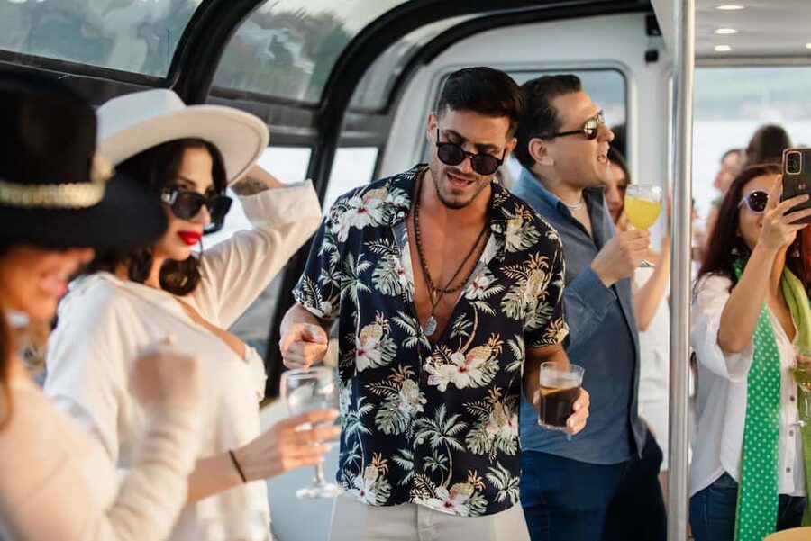Lisbon: Sunset/Night Boat Party with Open Bar, Snacks & DJ - Meeting at Doca de Santo Amaro