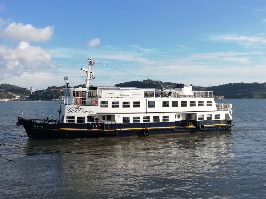 Lisbon: Tagus River Boat Tour with One Drink Included - Key details that shape the experience