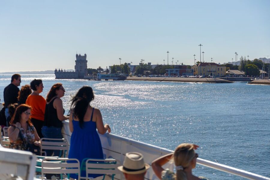 Lisbon: Tagus River Boat Tour with One Drink Included - Audio guide, map, or simply the view?