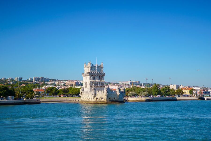 Lisbon: Tagus River Boat Tour with One Drink Included - Meeting the boat at Estação Fluvial Sul e Sueste