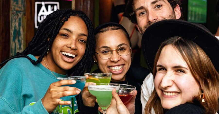 Lisbon: Tipsy Tour Fun Bar Crawl with a Local Guide - The five details that define this Lisbon night