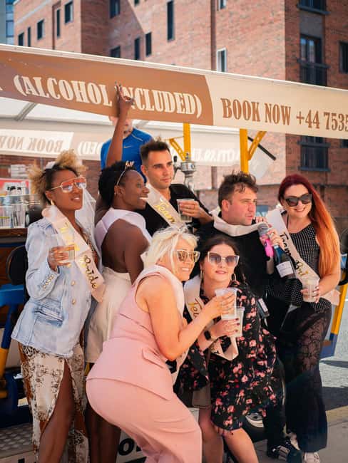Liverpool: Party Bike Tour with Beer, Prosecco or Cider - Music that keeps the group together