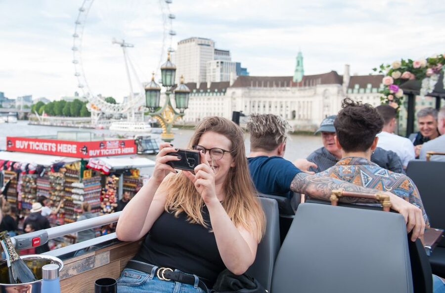 London: Bar Bus Tour by Tootbus - What the London Bar Bus actually feels like