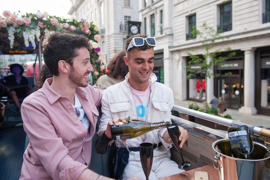 London: Bar Bus Tour by Tootbus - Drinks, music, and the social atmosphere