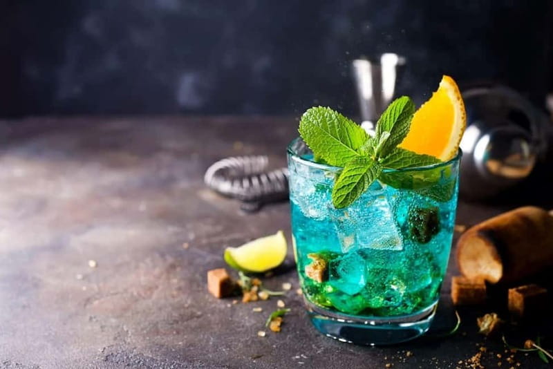 London Bar Meetup: Entry, Safe Original Drink & Transfer - Arriving at London Bar