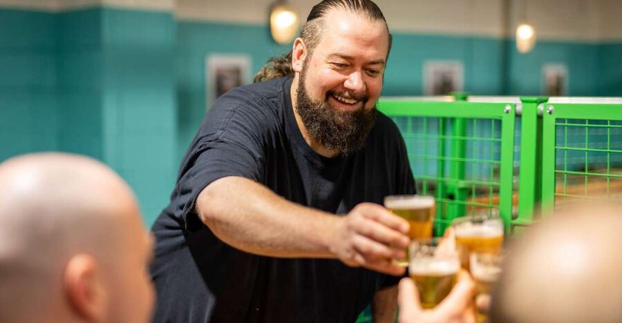 London: Craft Brewery Tour with Tasting of 4 Beers - Four beers served fresh from the tank