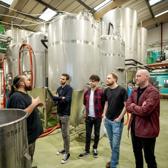 London: Craft Brewery Tour with Tasting of 4 Beers - Staying at the taproom after the tour