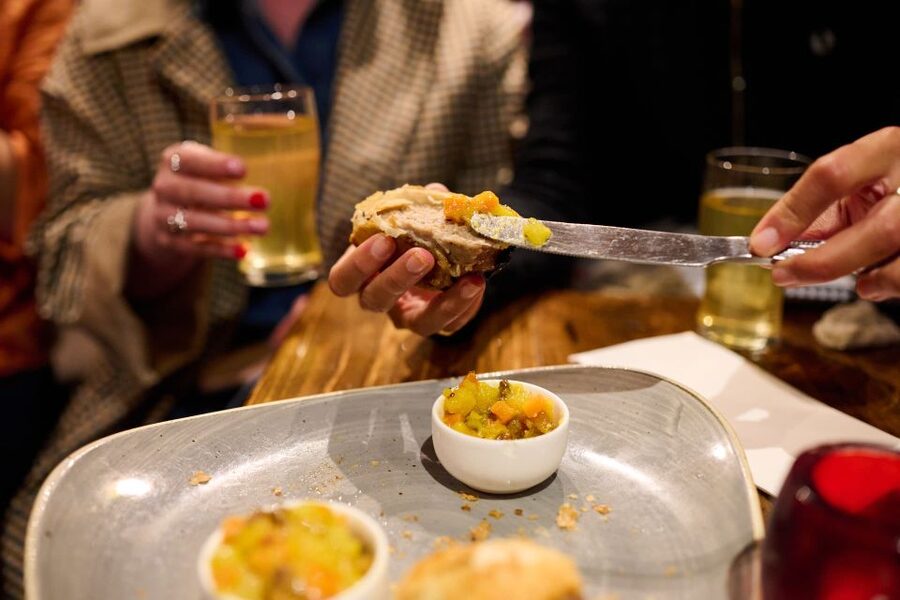 London: Historic Pubs, British Ales & Classic Dishes - Five things to know before you book