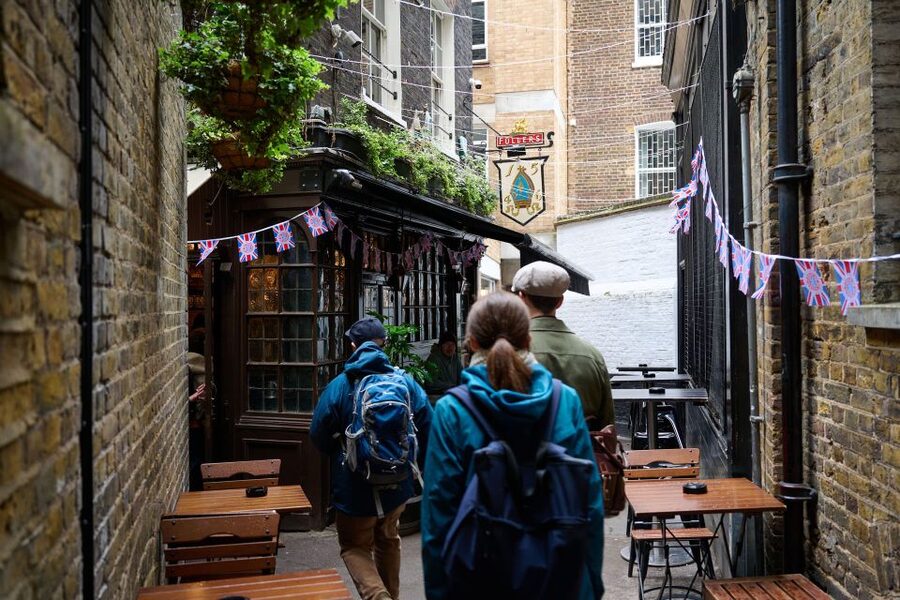 London: Historic Pubs, British Ales & Classic Dishes - Ye Olde Mitre and a 500-year-old ale tradition