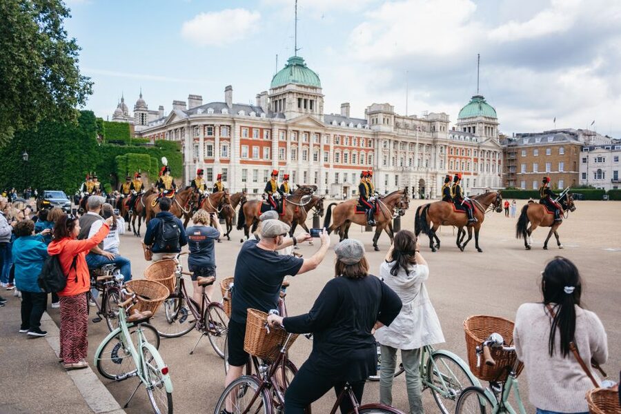 London: Landmarks & Secrets Bike Tour with Pub & Street Art - Westminster’s quieter corners and grand buildings