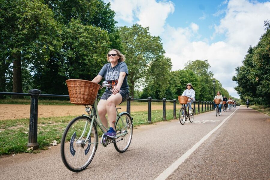London: Landmarks & Secrets Bike Tour with Pub & Street Art - St James’s Park and Buckingham Palace