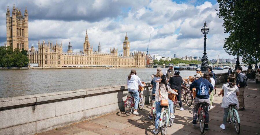 London: Landmarks & Secrets Bike Tour with Pub & Street Art - Admiralty Arch, Trafalgar Square, and Covent Garden