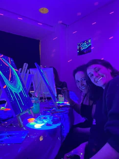 London: Paint and Sip in the Dark with Bottomless Drinks - Key points to know before you book