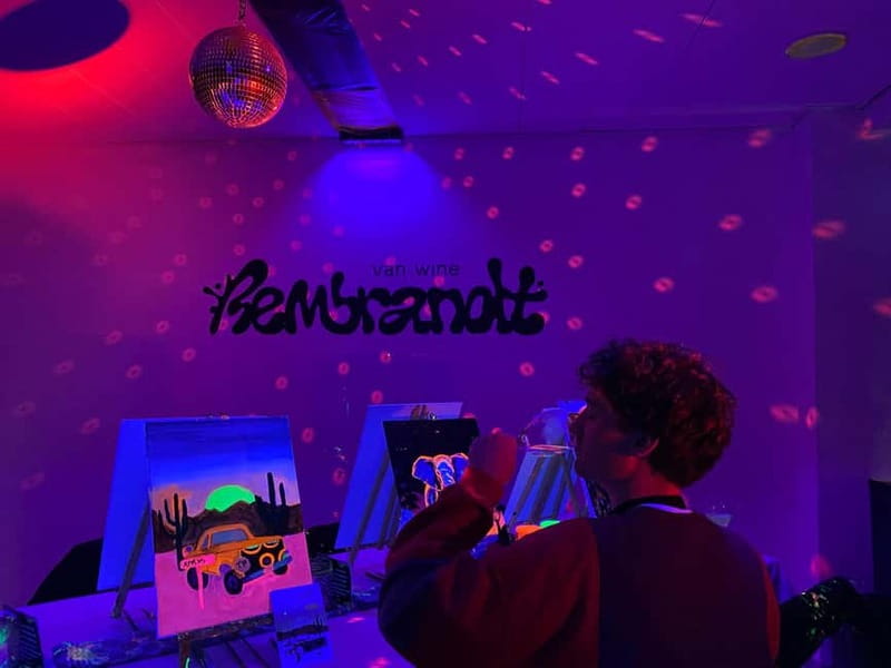 London: Paint and Sip in the Dark with Bottomless Drinks - Painting under the blacklight