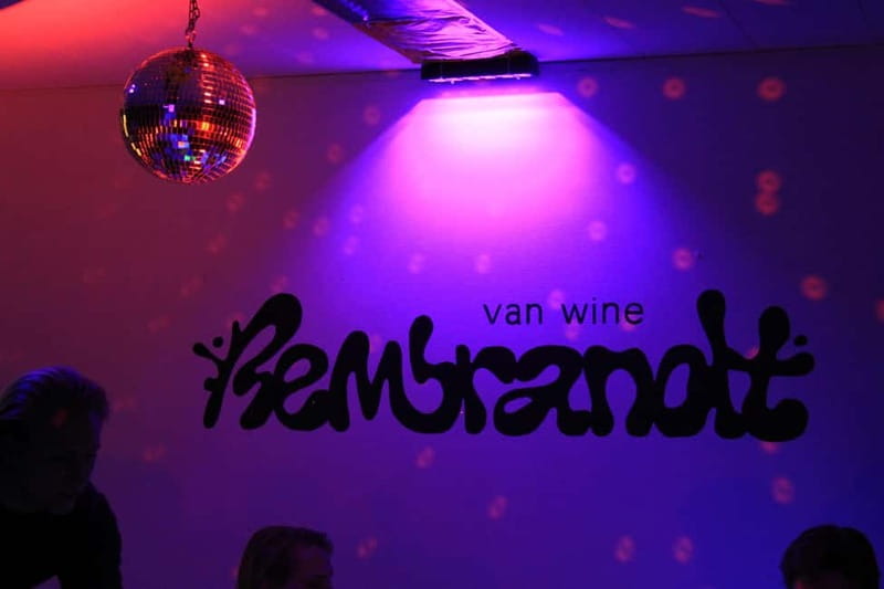 London: Paint and Sip in the Dark with Bottomless Drinks - Best for dates, friends, and solo visitors