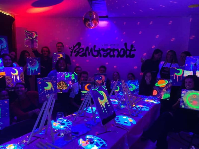 London: Paint and Sip in the Dark with Bottomless Drinks - Getting started with your canvas and apron