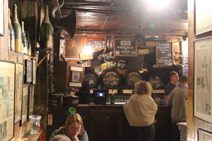 London: Private Pub Tour - The $242 price and who gets the best value
