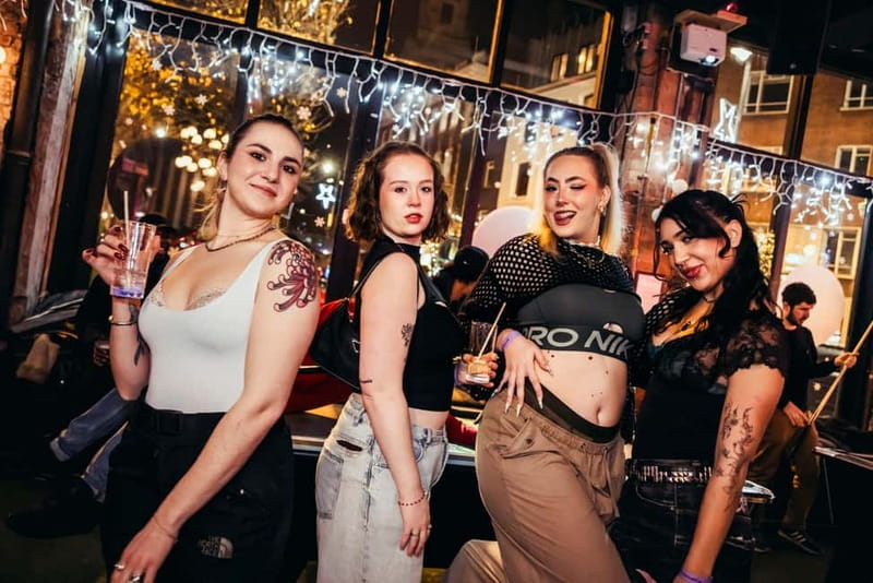 London Pub Crawl: Ultimate Central London Night Out - Is the route suitable for solo visitors?