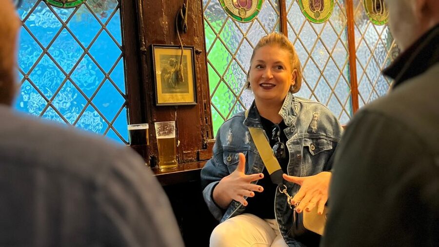 London: Royal Historic Pubs Walking Tour - Starting at Piccadilly Circus and leaving the crowds behind