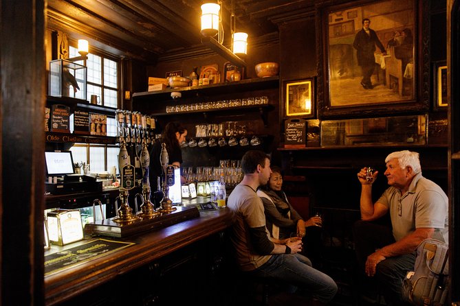 London Small Group Tour of Historical Pubs - The small group changes the mood