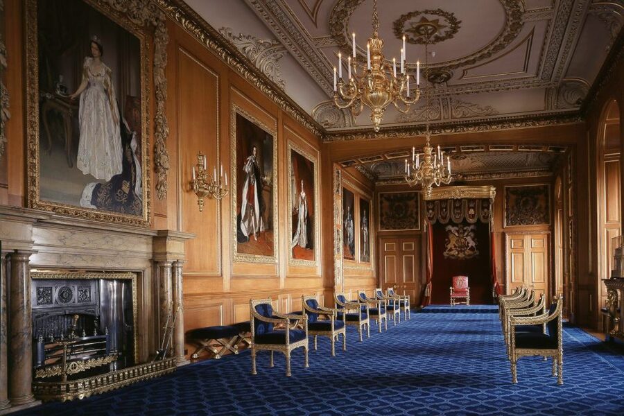 London: Windsor, Stonehenge & Bath with 14th-Century Pub - Lacock and the George Inn: the tour’s most personal moment