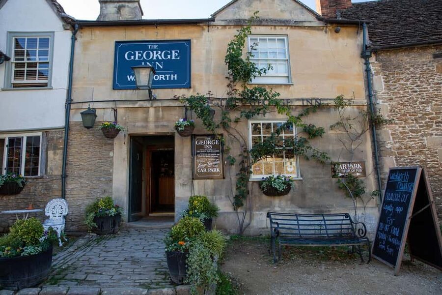 London: Windsor, Stonehenge & Bath with 14th-Century Pub - The coach ride: practical comfort on a long route