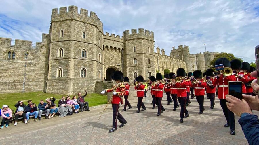 London: Windsor, Stonehenge & Bath with 14th-Century Pub - Windsor Castle: royal rooms and St. George’s Chapel