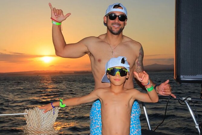 Los Cabos Catamaran Cruise with Open Bar & Light Snack - What the open bar and snacks really provide