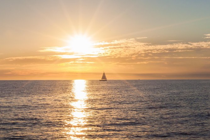 Los Cabos Luxury Sunset Sail with Light Appetizers and Open Bar - Open bar and light appetizers