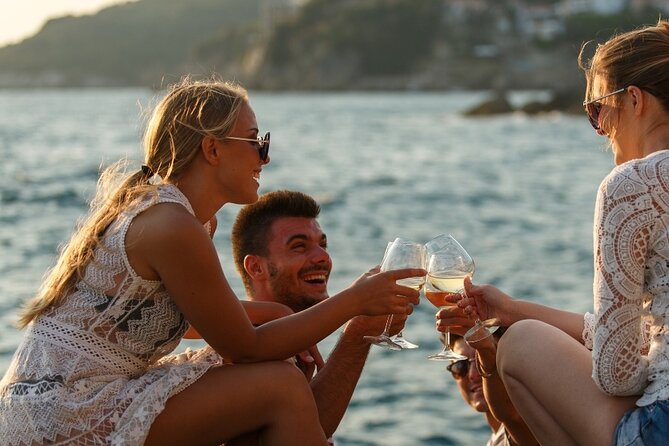 Luxury Catamaran Cruise, Dia Island –Open Bar & Lunch -Top Rated! - The best fit for this cruise