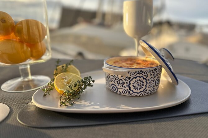 Luxury Catamaran Cruise, Dia Island –Open Bar & Lunch -Top Rated! - Afternoon departures and the sunset possibility
