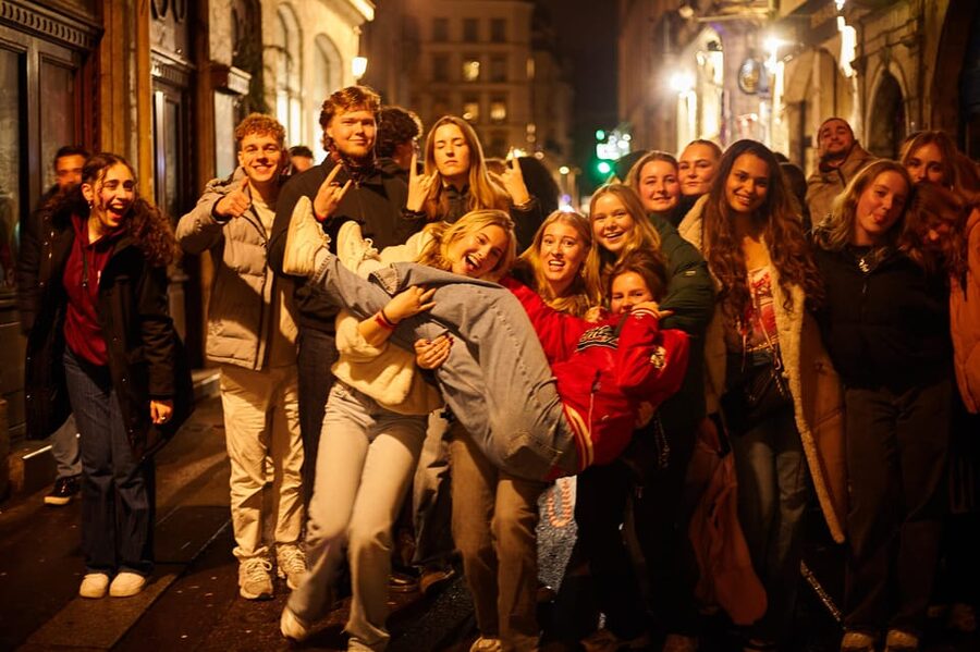 Lyon: Riviera Bar Crawl Party with Free Shots and Vip Entry - Key points before you book