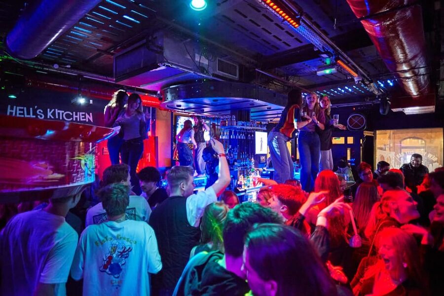 Lyon: Riviera Bar Crawl Party with Free Shots and Vip Entry - The first bar: games, introductions, and drink deals