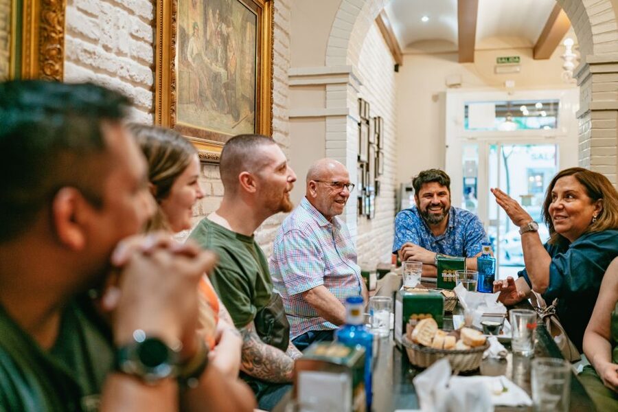 Madrid: Food & Wine Tour with 10 Tapas & 4 Drinks Included - Meeting the group near Alonso Cano