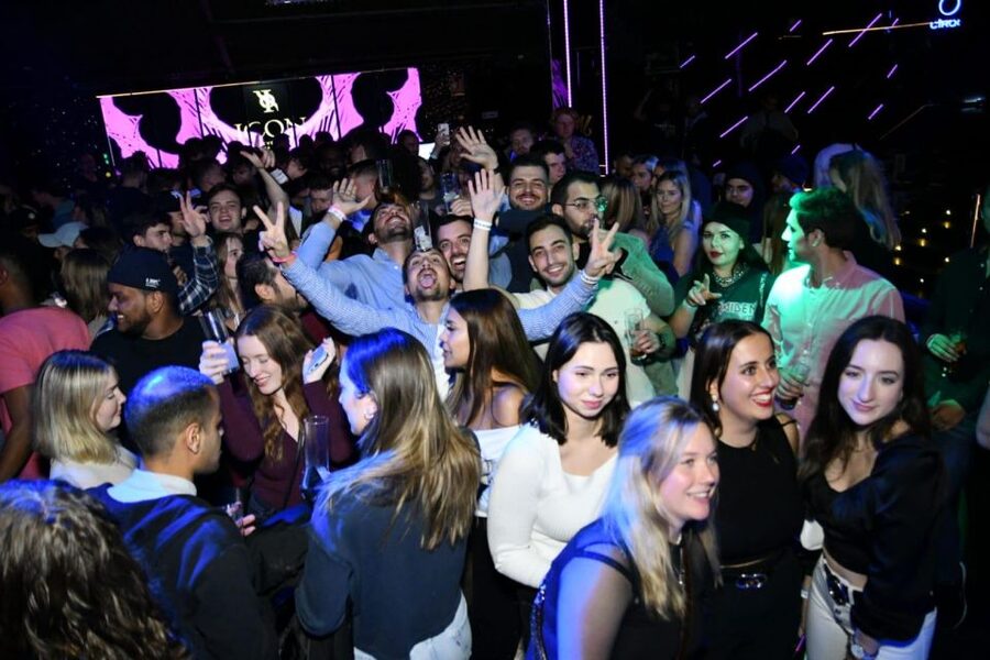 Madrid: Guided Pub Crawl Madrid Experience and Club Entry - Dress rules can make or break the night
