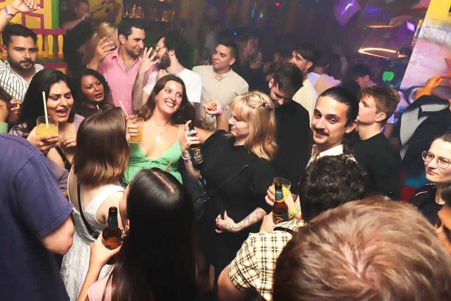Madrid: Top Pub Crawl with Drinks and Free Nightclub Entry - The guides make or break the evening