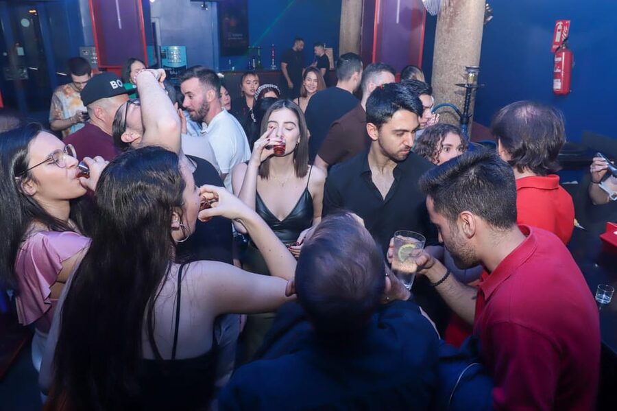 Madrid: Top Pub Crawl with Drinks and Free Nightclub Entry - Is $14 good value?