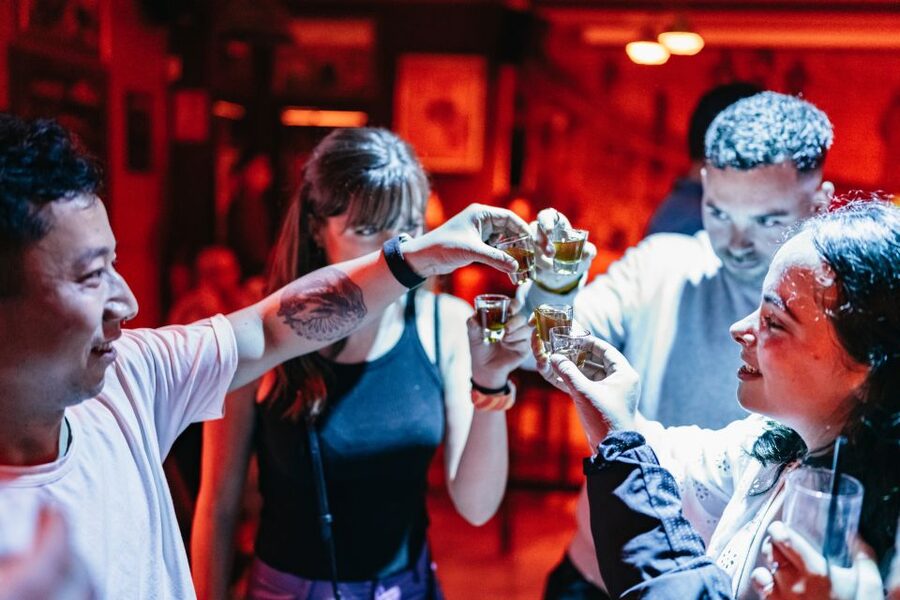Malaga: Pubs and Clubs Crawl - Drinks, club entry, and what the price really covers