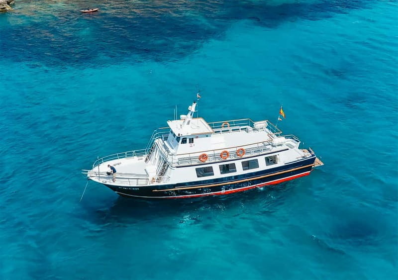Mallorca: Palma Boat Tour & Snorkeling with Drink Included - The cruise out through Palma Bay