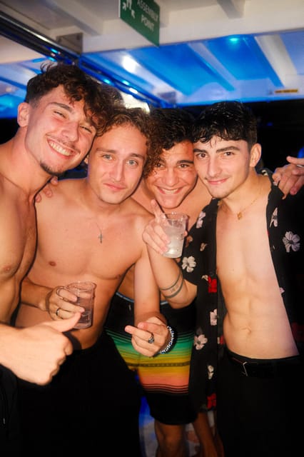 Malta: Boat Party to Blue Lagoon and Comino with Open Bar - The open bar and the sandwich