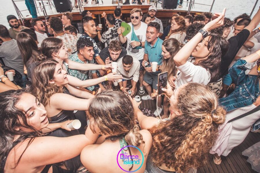 Malta: Sailboat Party with an Open Bar, Snack, and Swimming - What the open bar includes