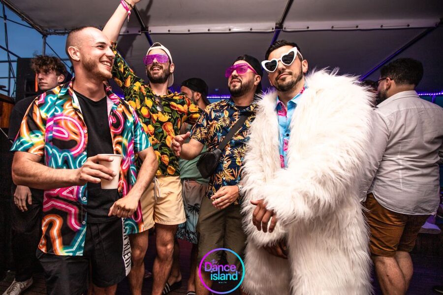 Malta: Sailboat Party with an Open Bar, Snack, and Swimming - How the group size affects the night