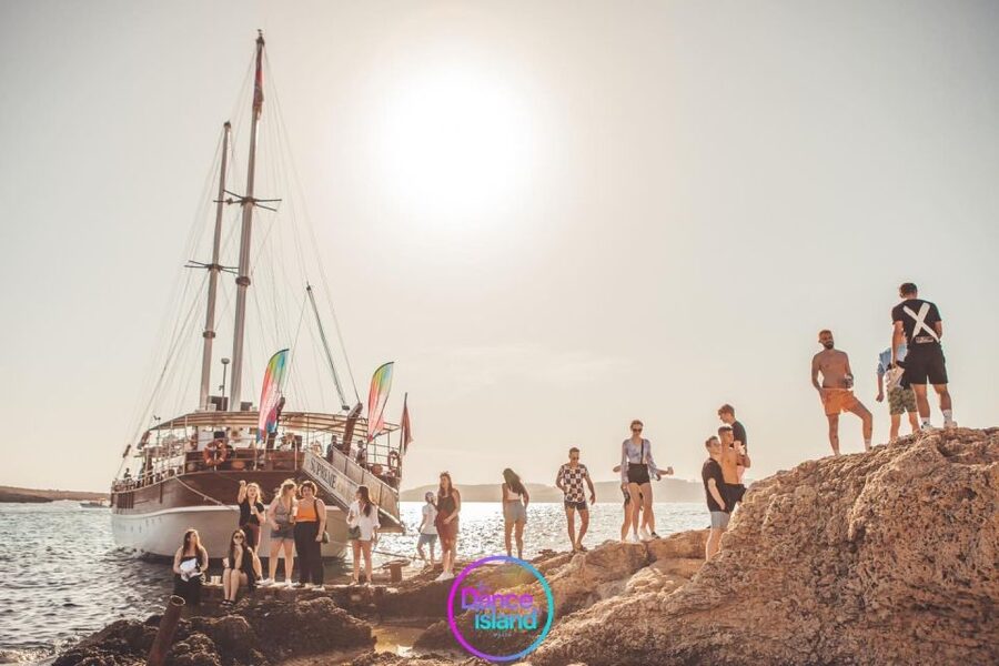 Malta: Sailboat Party with an Open Bar, Snack, and Swimming - Practical tips for a smoother evening