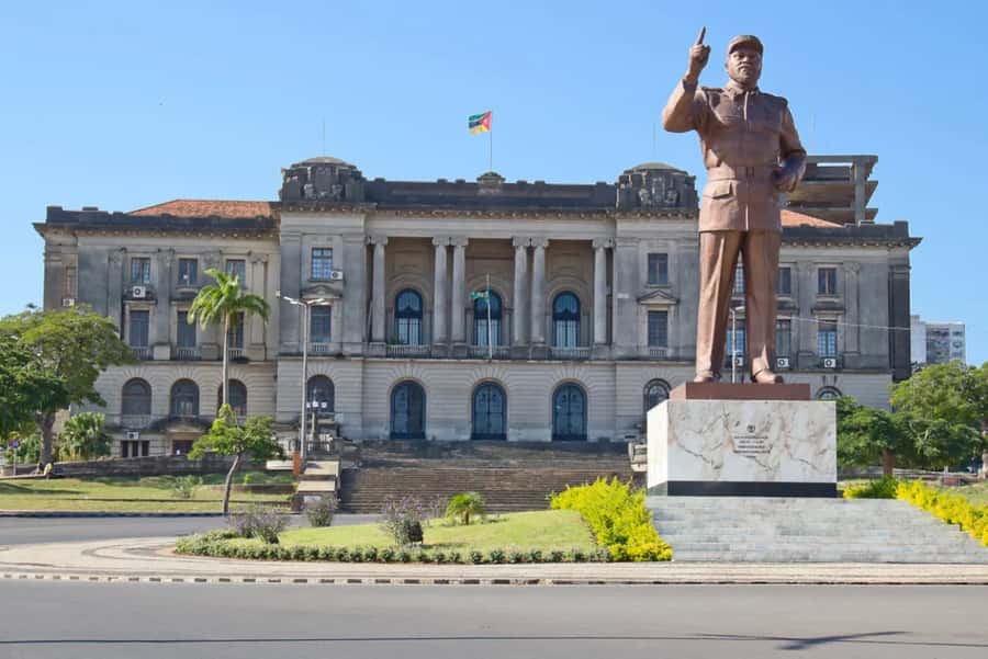 Maputo: Highlights Tour with Local Beer Tasting - What the guides add to the experience