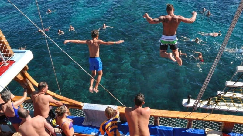 Marmaris: Boat Trip w/Lunch, Transfer & Unlimited Drinks - Aquarium Bay sets the tone