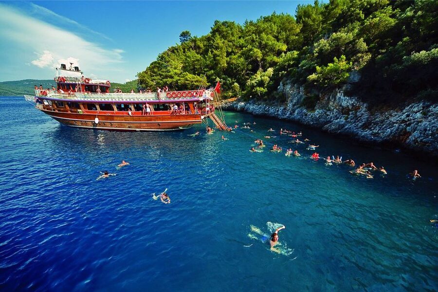 Marmaris: Boat Trip with Unlimited Drinks and BBQ Lunch - Lunch arrives after you have earned it