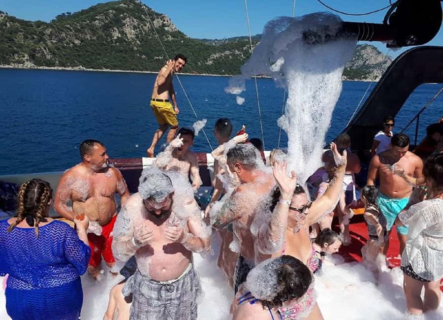 Marmaris Pirate Boat w/ Lunch, Unlimited Drinks & Foam Party - Is the Boat Comfortable for Seven Hours?