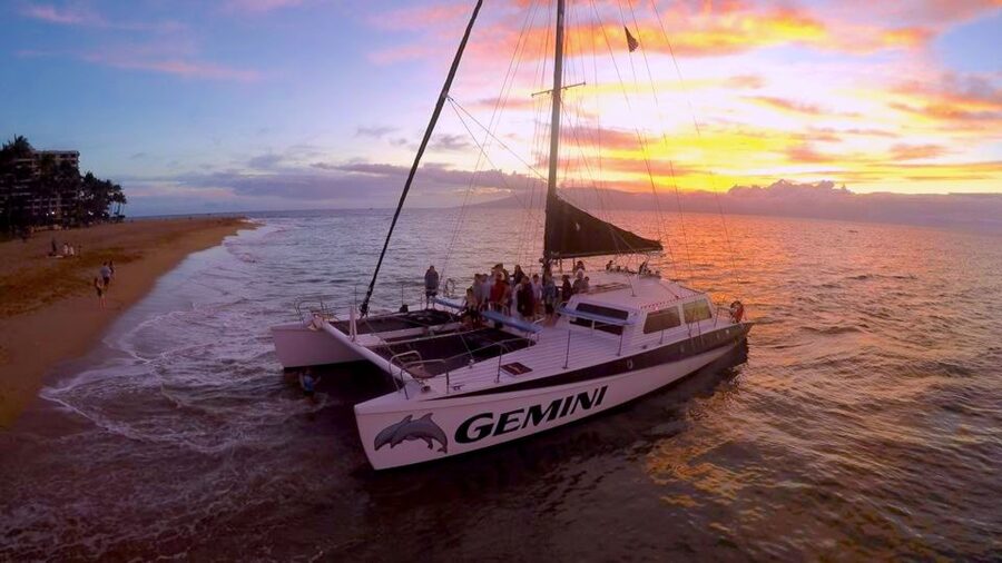 Maui: 2 Hour Sunset Dinner Sail with Open Bar and Appetizers - Sailing into the West Maui sunset