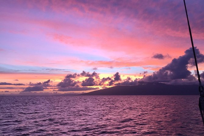 Maui: Original Sunset Cruise with Open Bar from Ka’anapali Beach - Beach loading means wet feet